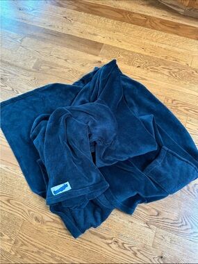 Snuggie Navy Blue Wearable Blanket/ Robe